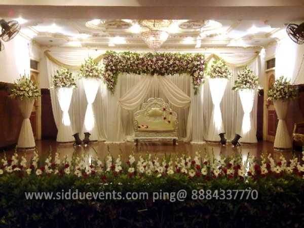 White Theme Wedding Backdrop Decoration