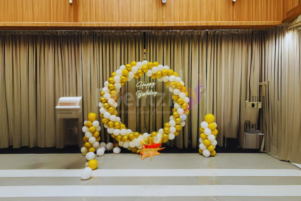 White & Gold Spinny Ring Decor