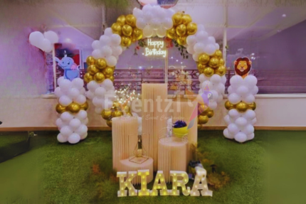 Royal White Ring Decor