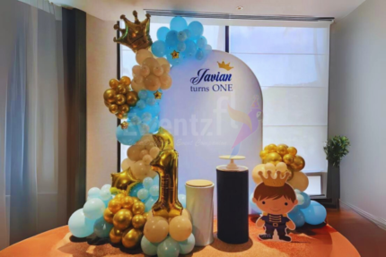 Prince & Crown Arch Decor