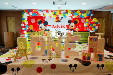 Simple Mickey Mouse Theme Decor